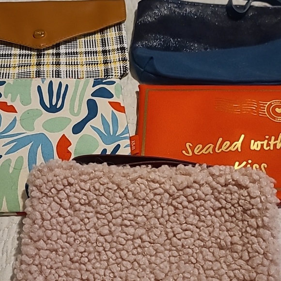 Ipsy Handbags - FIVE IPSY MAKE-UP BAGS EXCELLENT CONDITION.